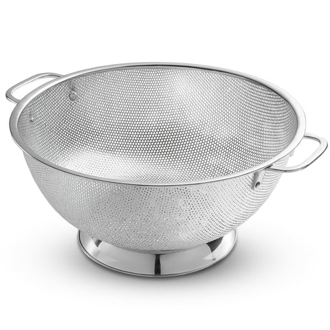 Bellemain 5 Qt colander with stable base for safe pasta draining.