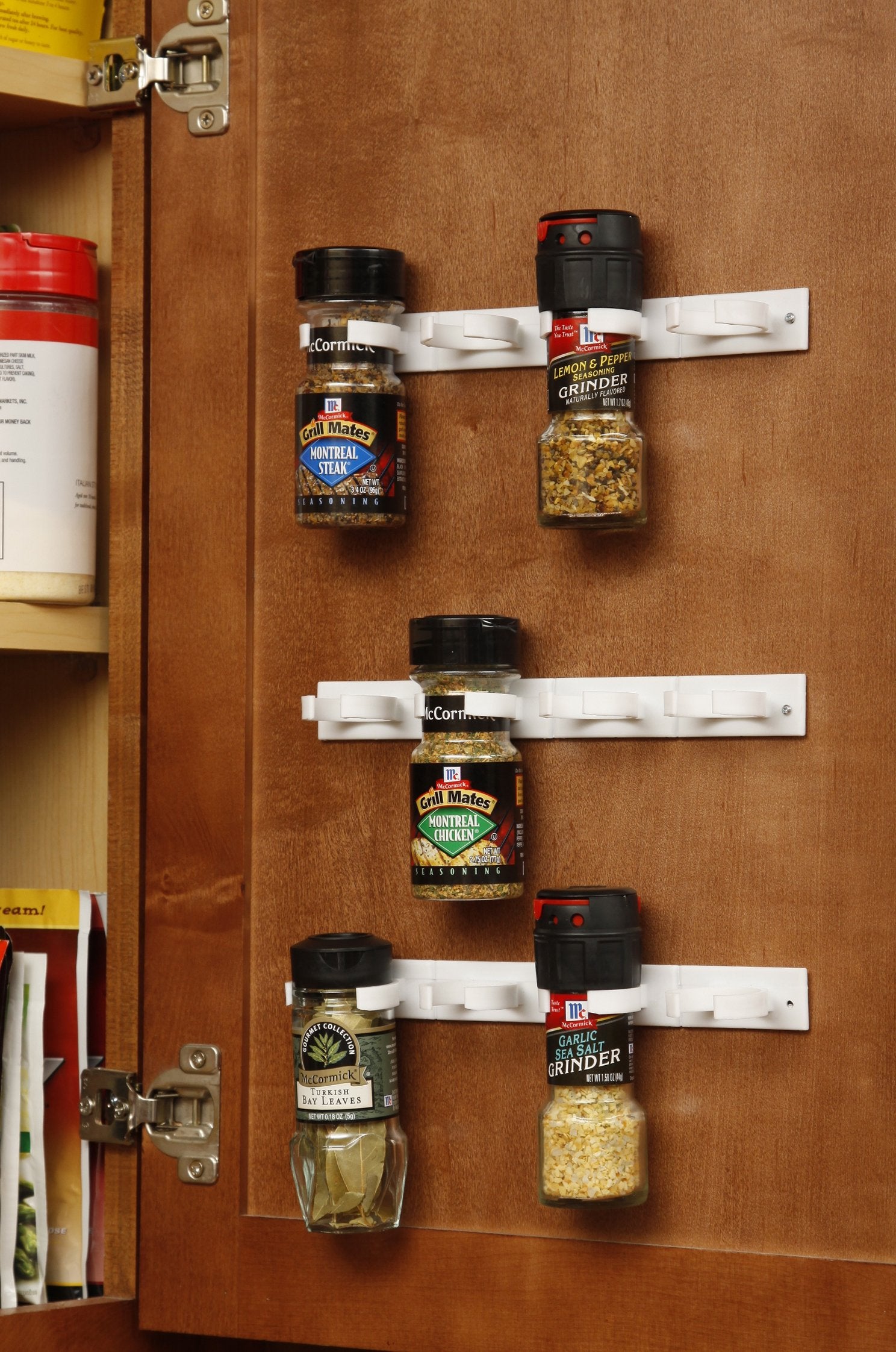 Bellemain spice gripper clip keeps labels visible and prevents jars from knocking over.