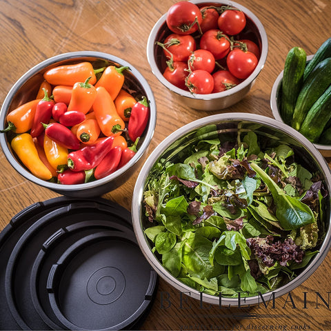 Bellemain medium stainless steel mixing bowl with lid for batter and salads