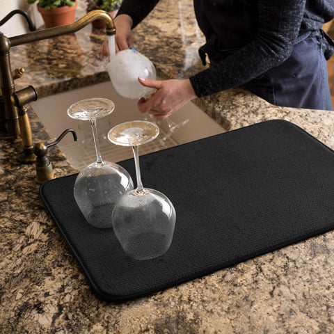 Bellemain XXL dish mat protects glassware and counter from scratches.
