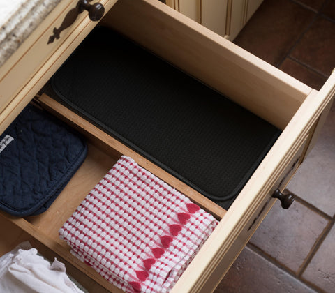 Bellemain XXL dish mat includes quick-dry tag for easy storage.