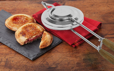 Bene Casa Flying Saucer Sandwich Press easy cleaning by hand after outdoor meals.