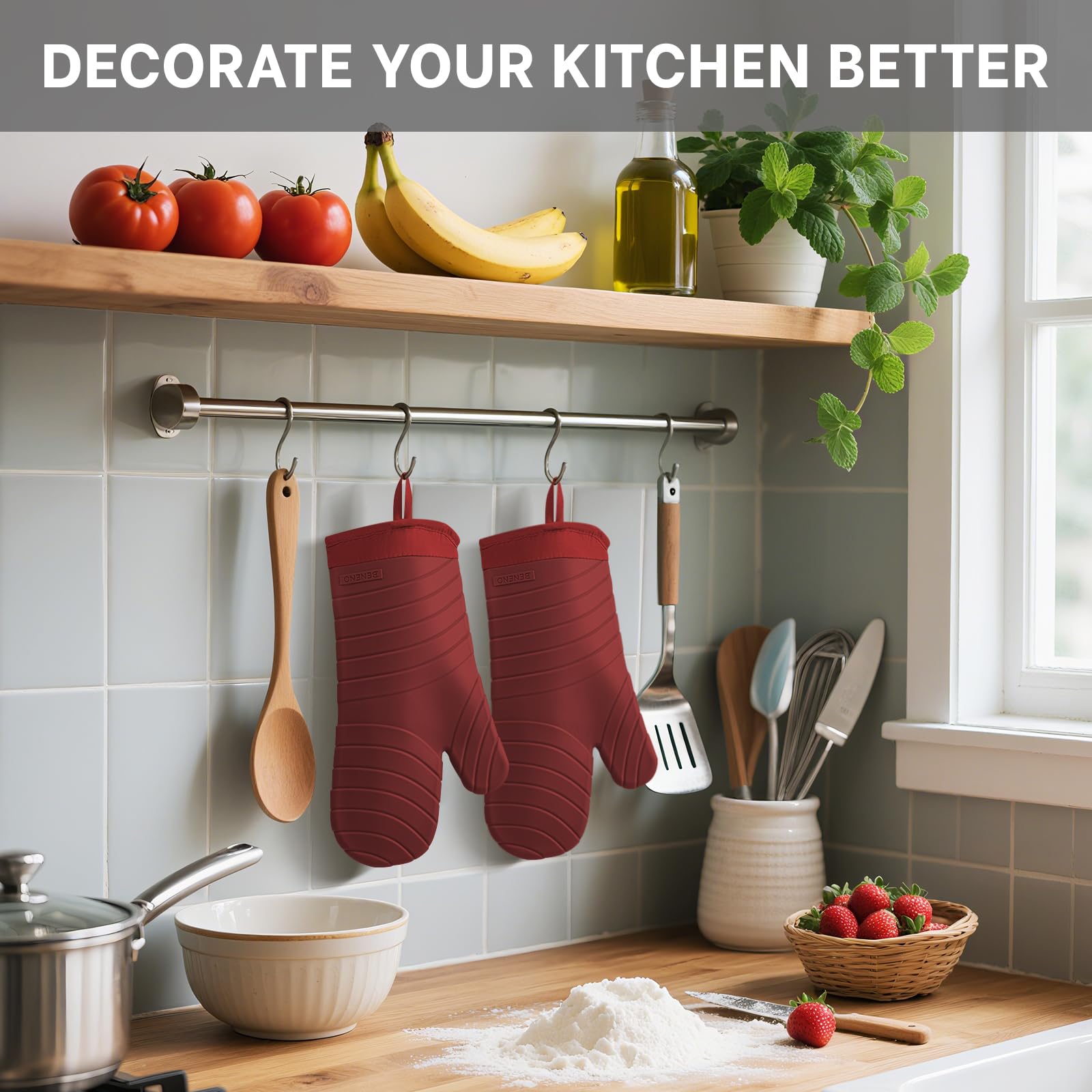 Beneno hanging loops included red mitts for simple kitchen storage.