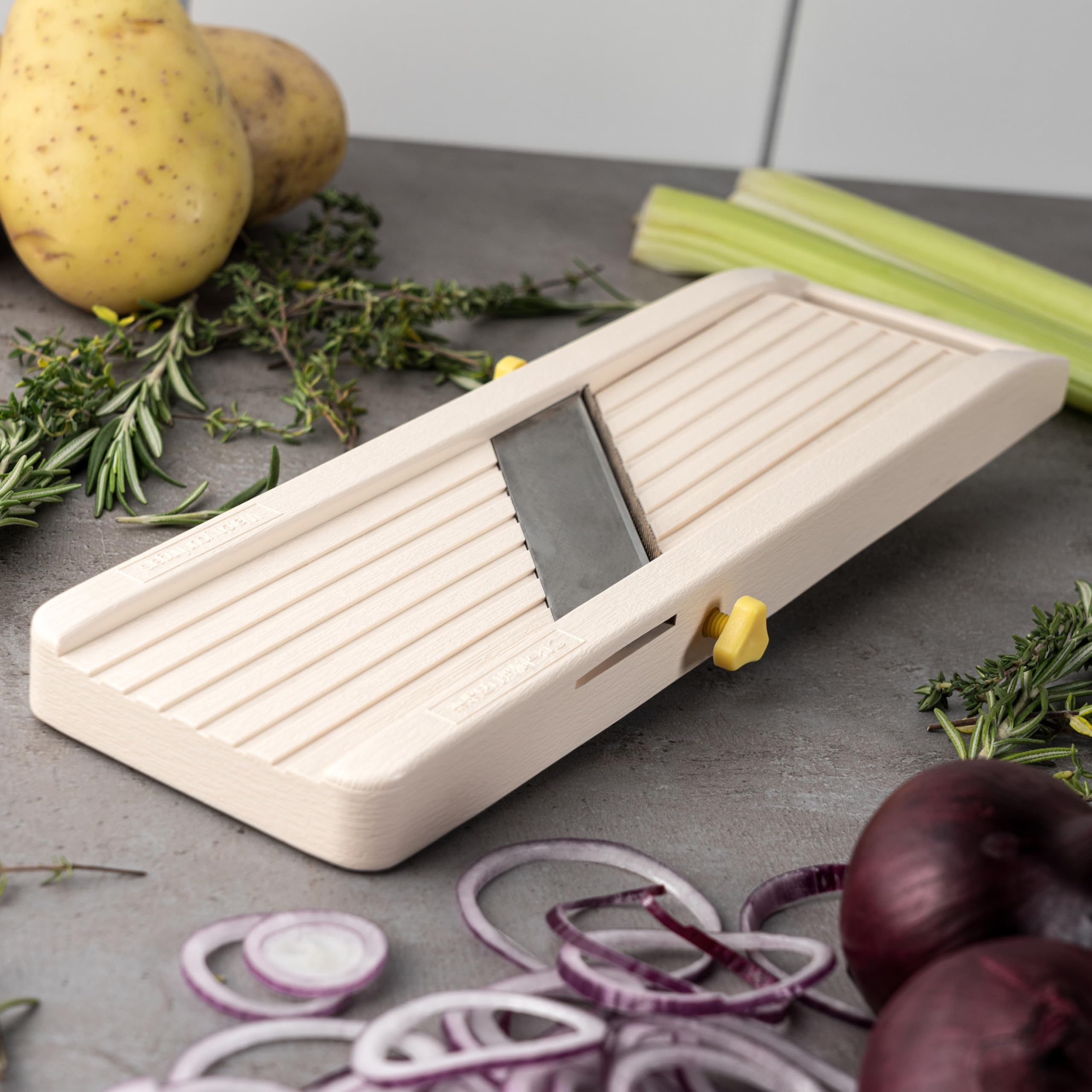 Benriner medium julienne for medium texture results.