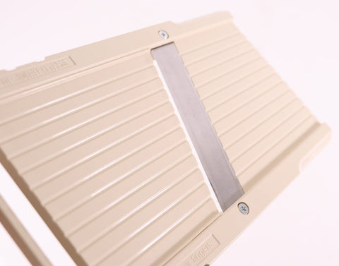 Benriner Jumbo Mandoline Slicer safety guard protecting fingers