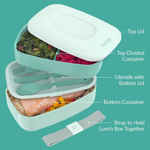 Bentgo Classic sealing strap keeps contents secure during transit.