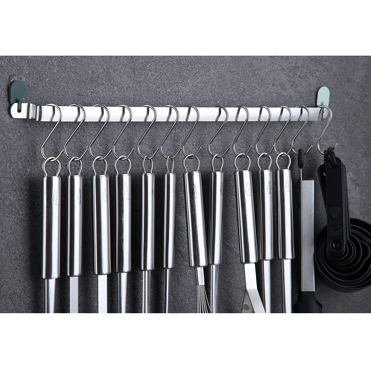 Berglander pasta server in stainless steel for serving and draining.