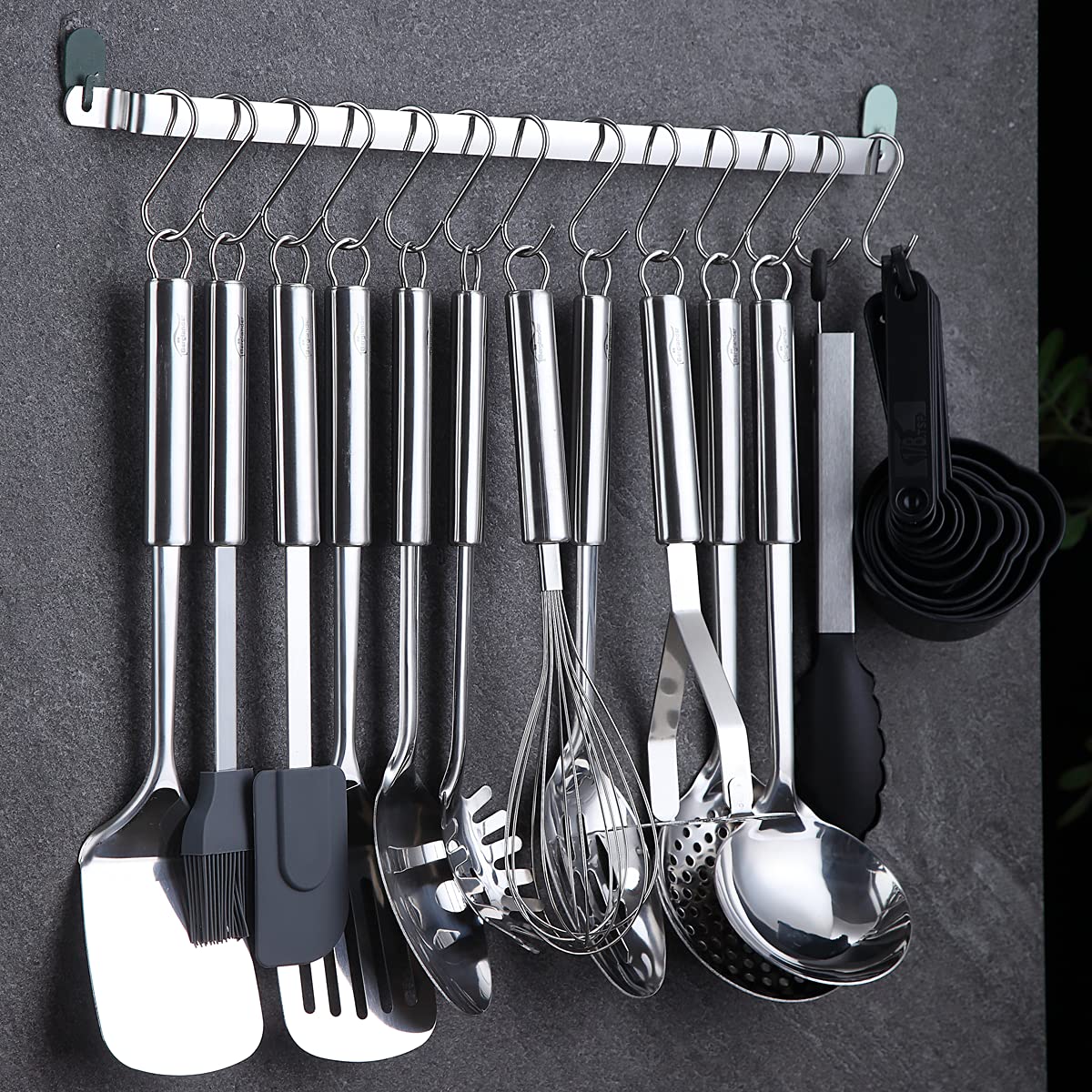 Berglander slotted turner in stainless steel for flipping with control.