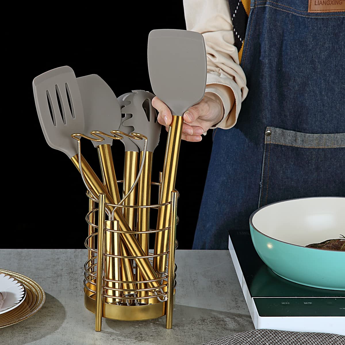Berglander Gold pasta server handles spaghetti with precision.