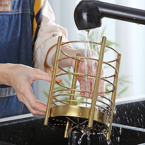 Berglander Gold skimmer drains excess oil quickly for frying.