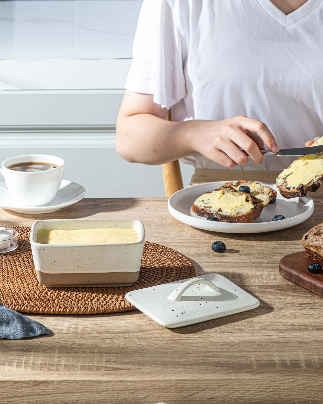 Besmeety airtight lid seals freshness and protects spreads