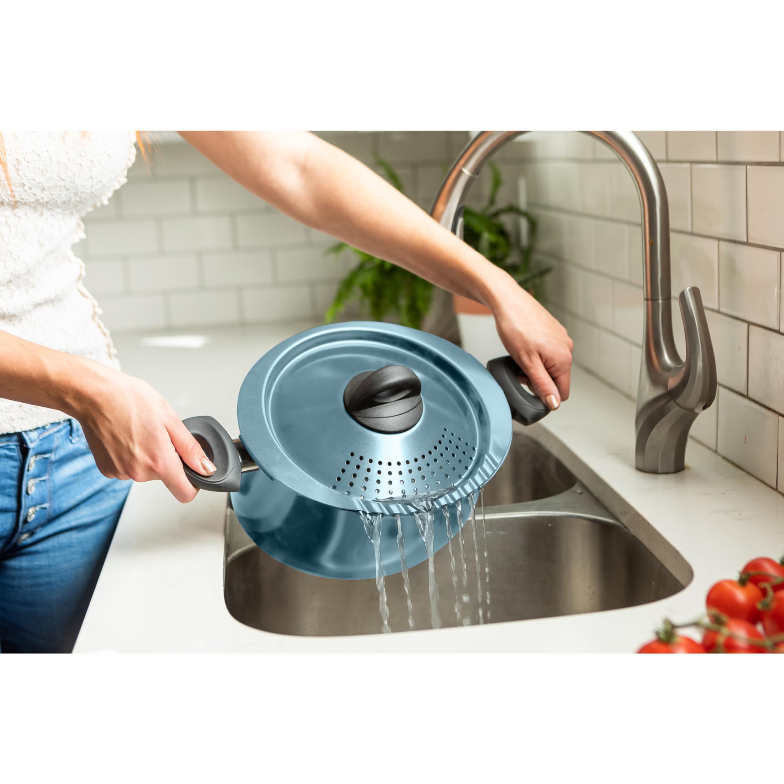 Bialetti Taste of Italy teal pot ideal for vegetables, soups, and more.