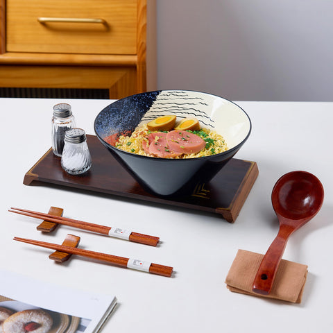 BICETTO chopstick rests included for a tidy, organized place setting.