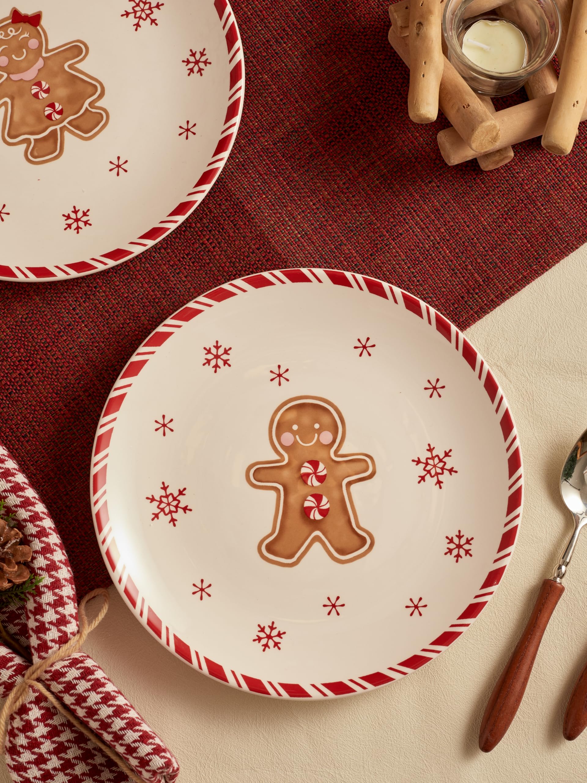 Microwave-safe Bico gingerbread-man plates for quick reheating