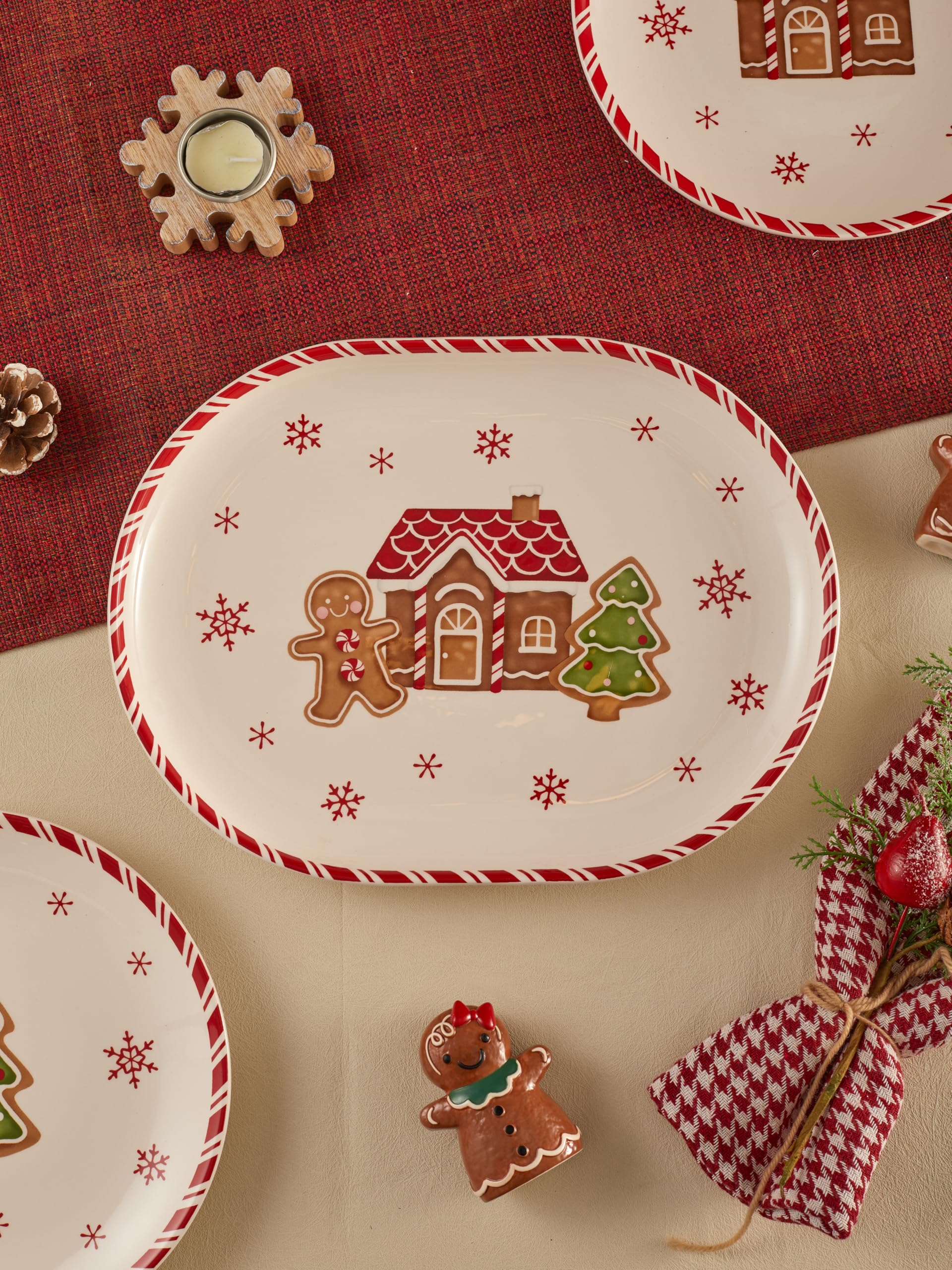 Bico gingerbread platter serving turkey on a festive table.