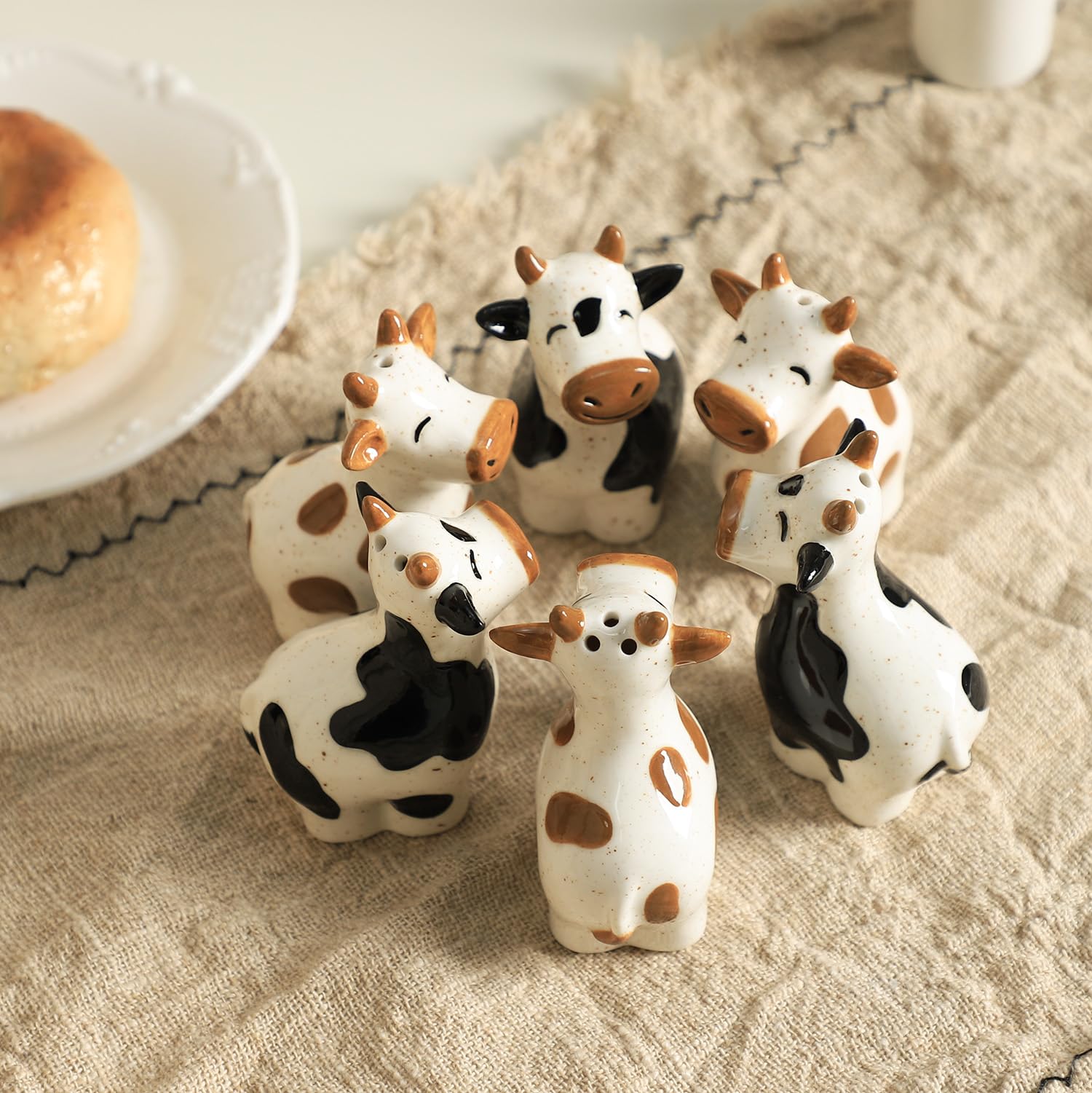 Bicuzat compact cow shakers at 3.2 inches, easy to handle.