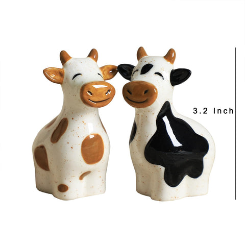 Bicuzat cow pepper shaker, hand-painted ceramic, ideal for everyday seasoning at meals.