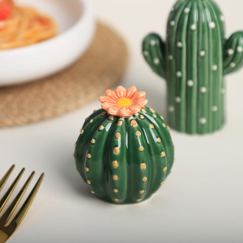 Bicuzat small cactus salt pepper shakers 2 pieces for easy use