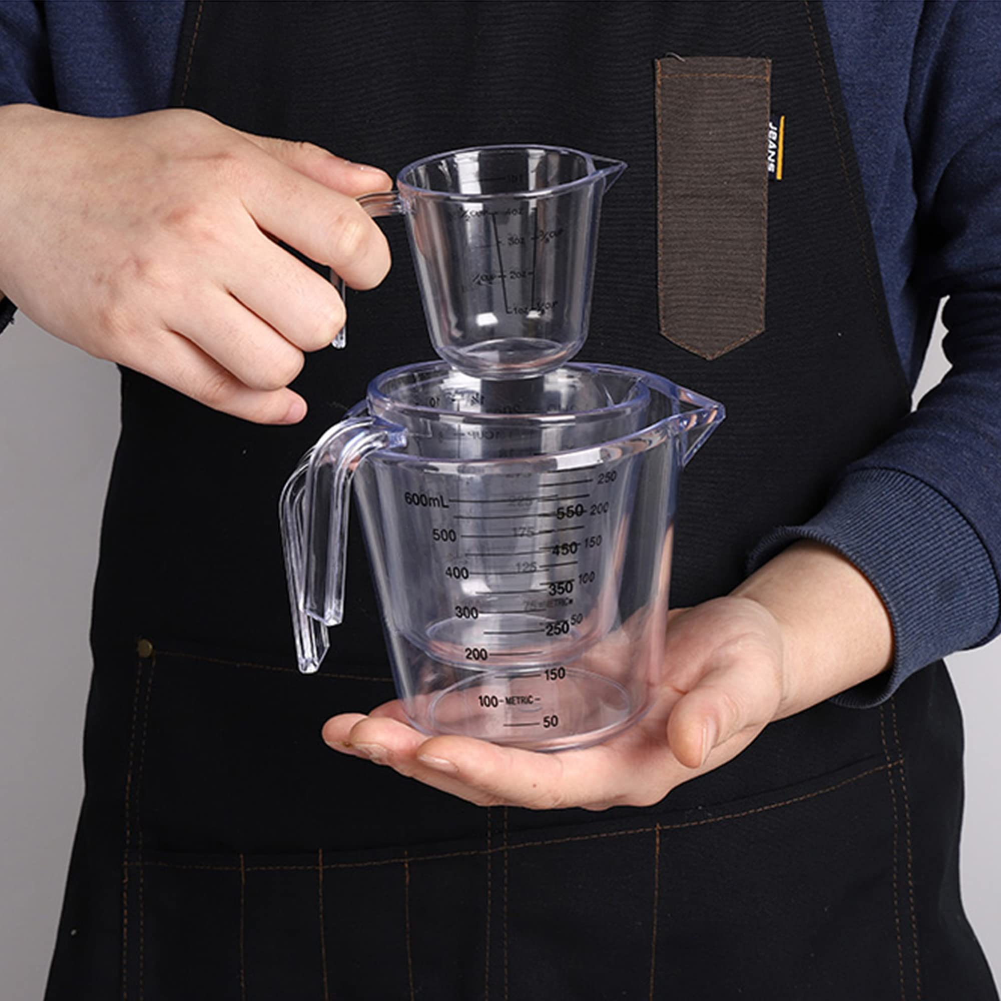 BINGBING measuring cups ideal for baking and cooking tasks.