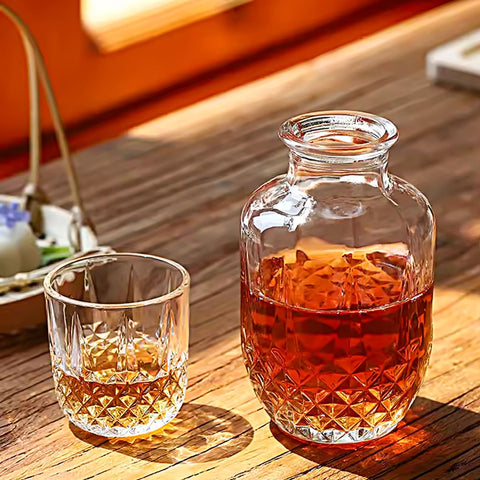 Binsakao 18.5 oz carafe capacity suits overnight hydration needs