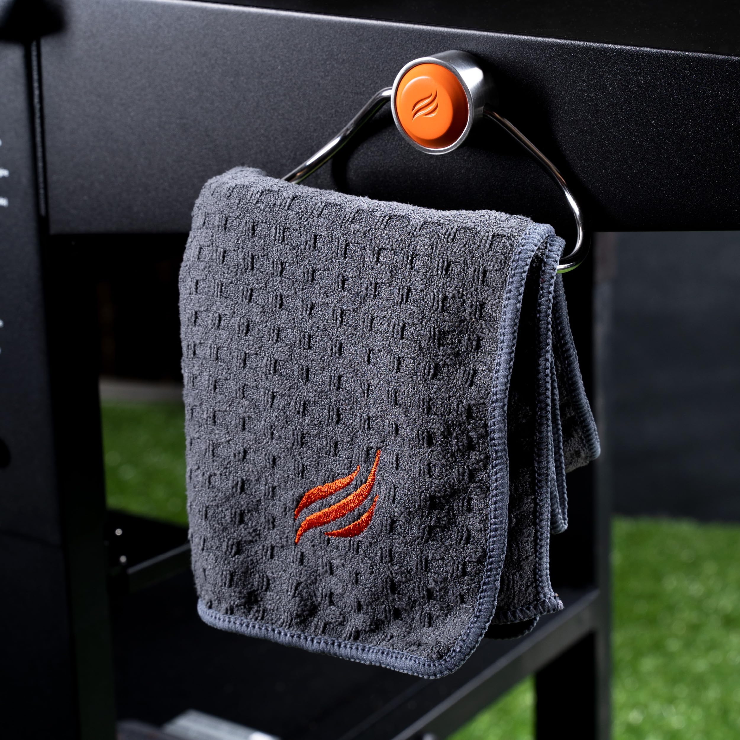 Blackstone 5300 towels included for fast mess wiping and convenient drying.