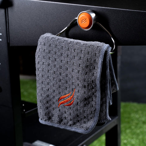 Blackstone 5300 towels included for fast mess wiping and convenient drying.