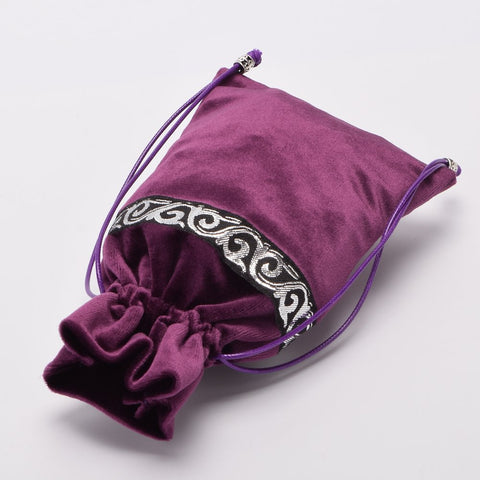Blessume cloth 65x65 cm offers ample surface for divination.
