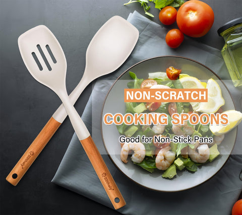 Blithely gift-ready silicone spoon set in a modern white look.