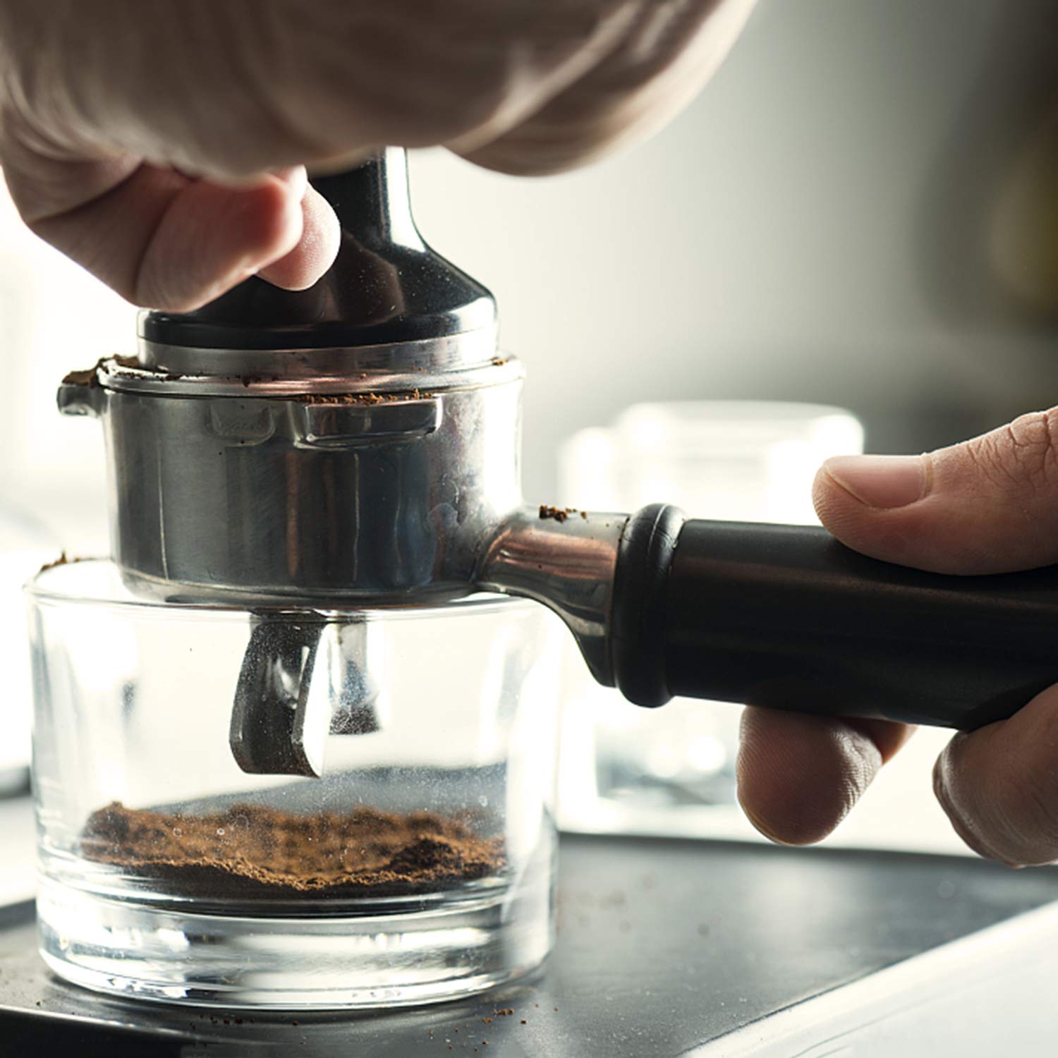 BlueSnail tamper ergonomic design, comfortable grip during sessions
