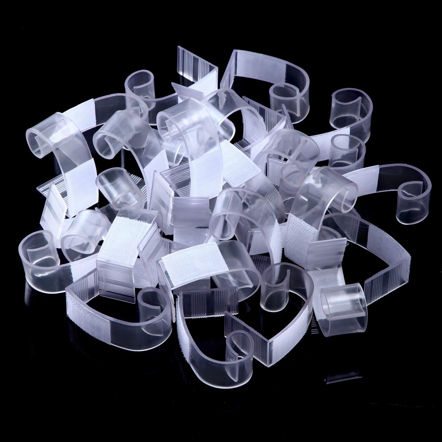 Boao tablecloth clips attached to table edge showing firm grip.