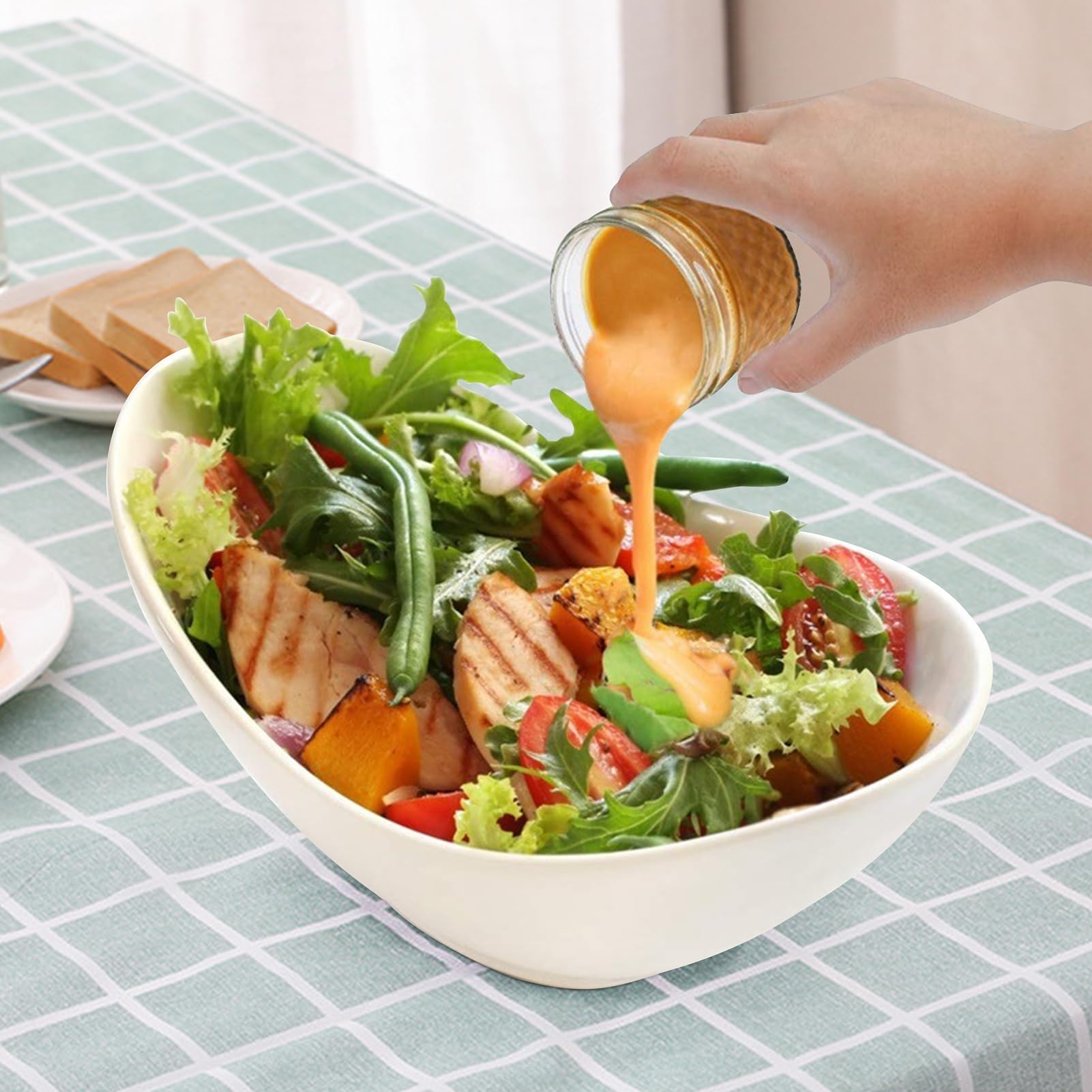 Bomex airtight seal helps preserve freshness and prevent leaks in transit.
