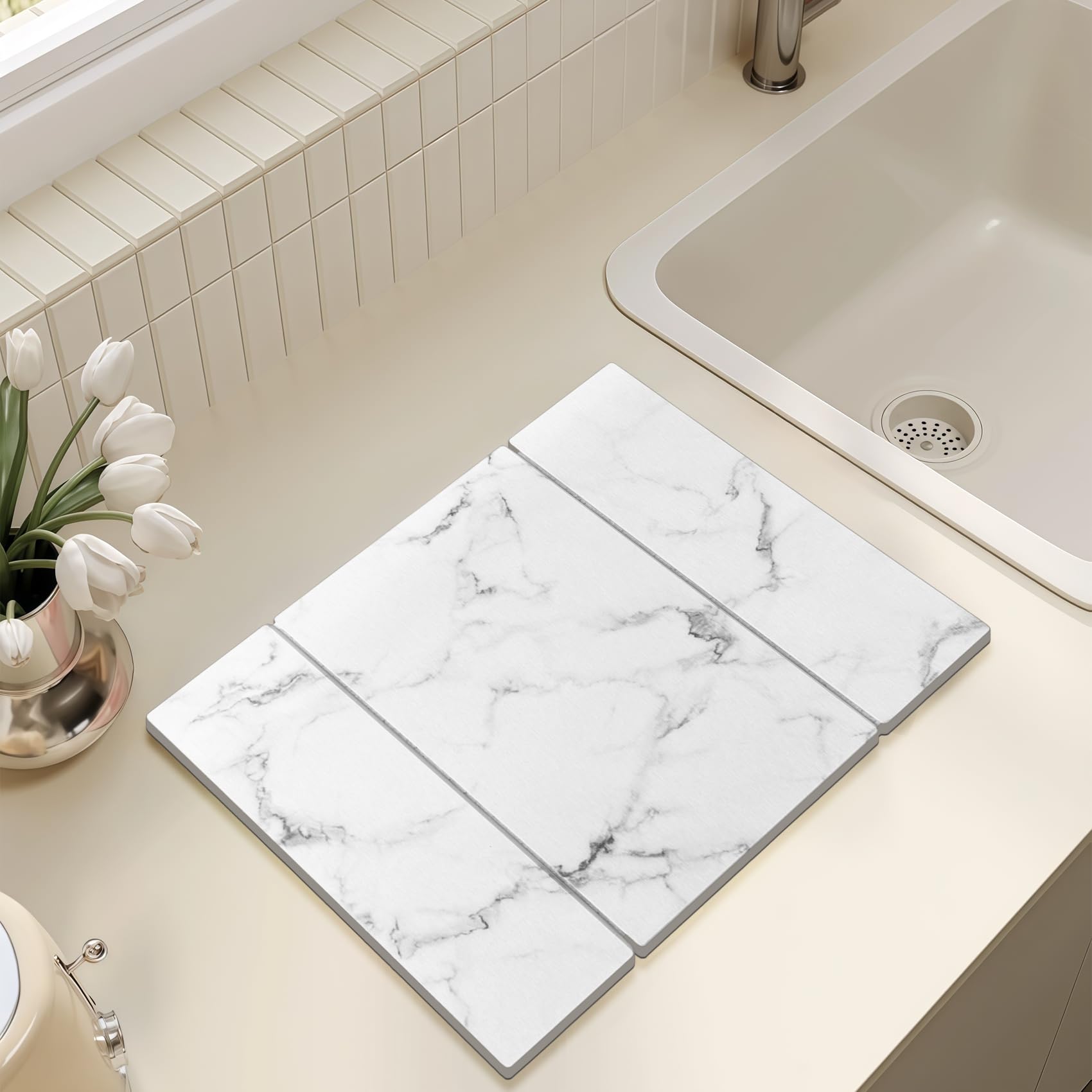 BOMOKS stone drying mat shows high absorbency on a wet surface for dishes