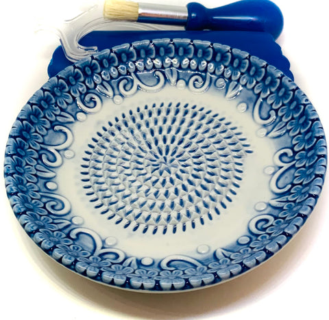 BonCera garlic peeler tube for quick, clean peeling.