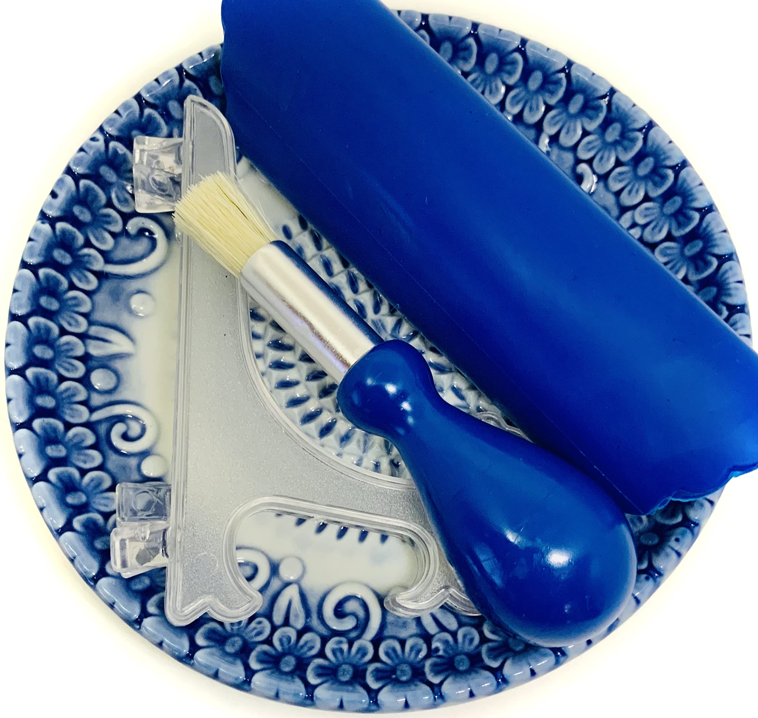 BonCera gathering brush helps remove shredded ingredients from the plate.
