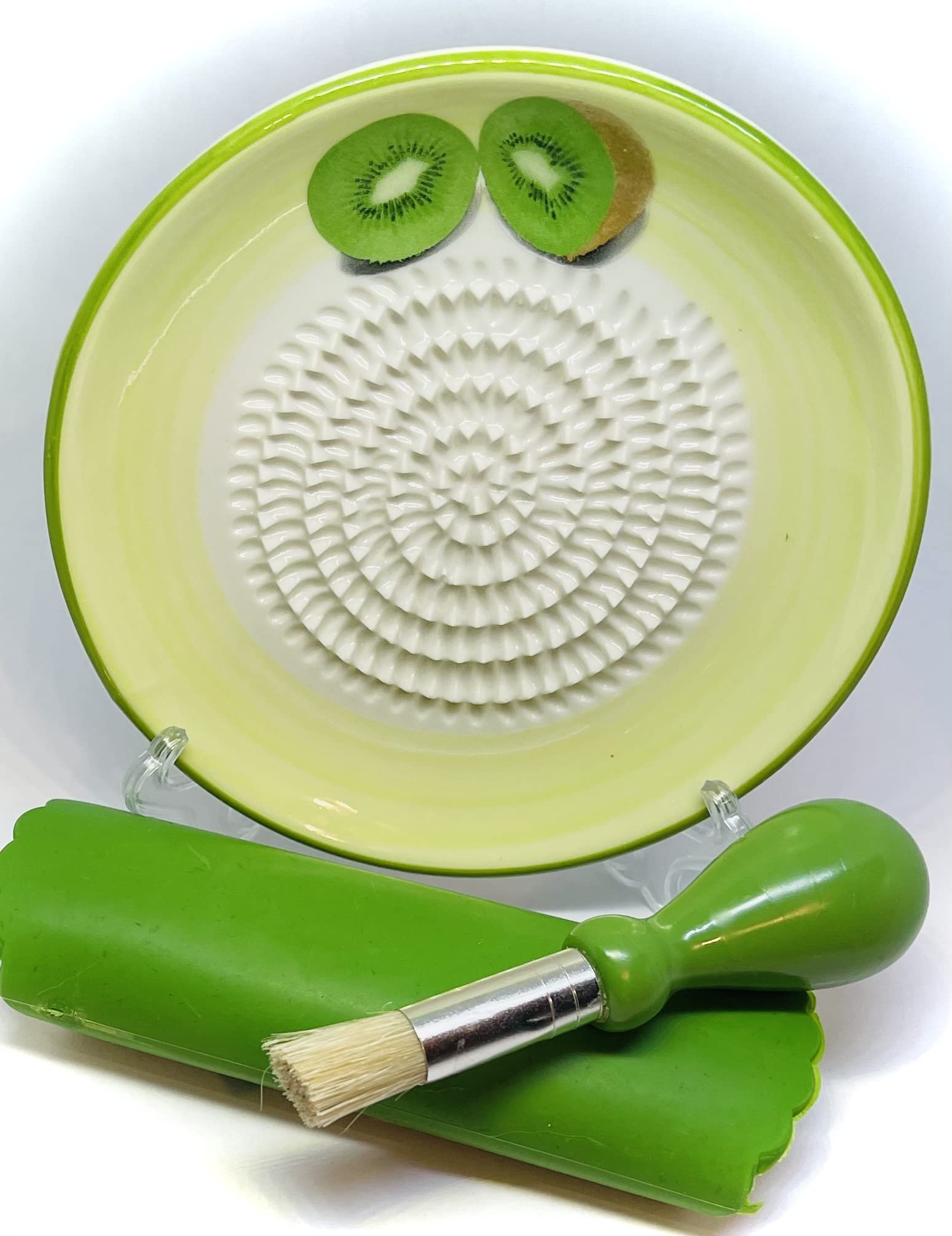 BonCera Kiwi design 5.25-inch ceramic plate for easy garlic grating and shredding