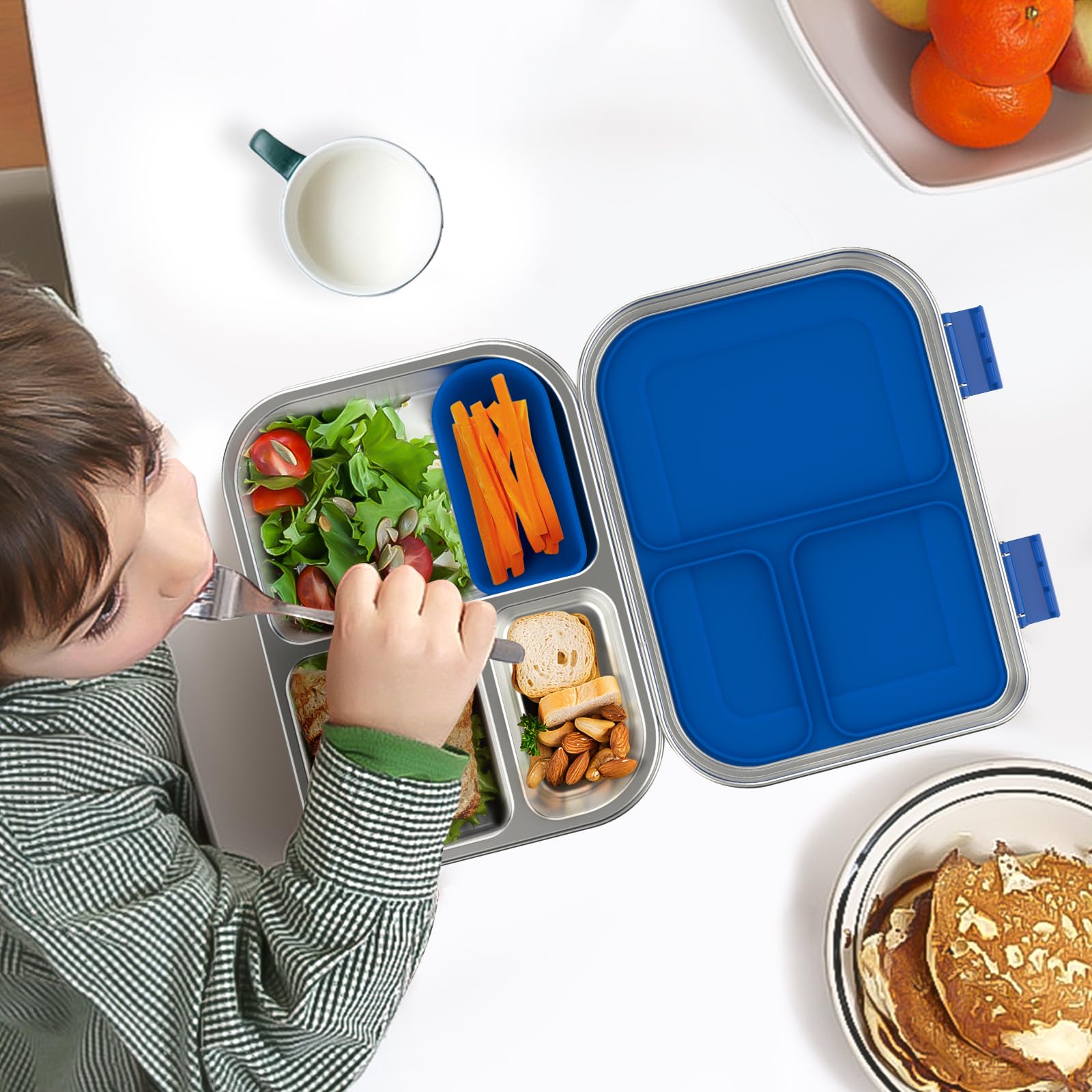 BOSEDSANG 3-compartment bento used for picnic packing.