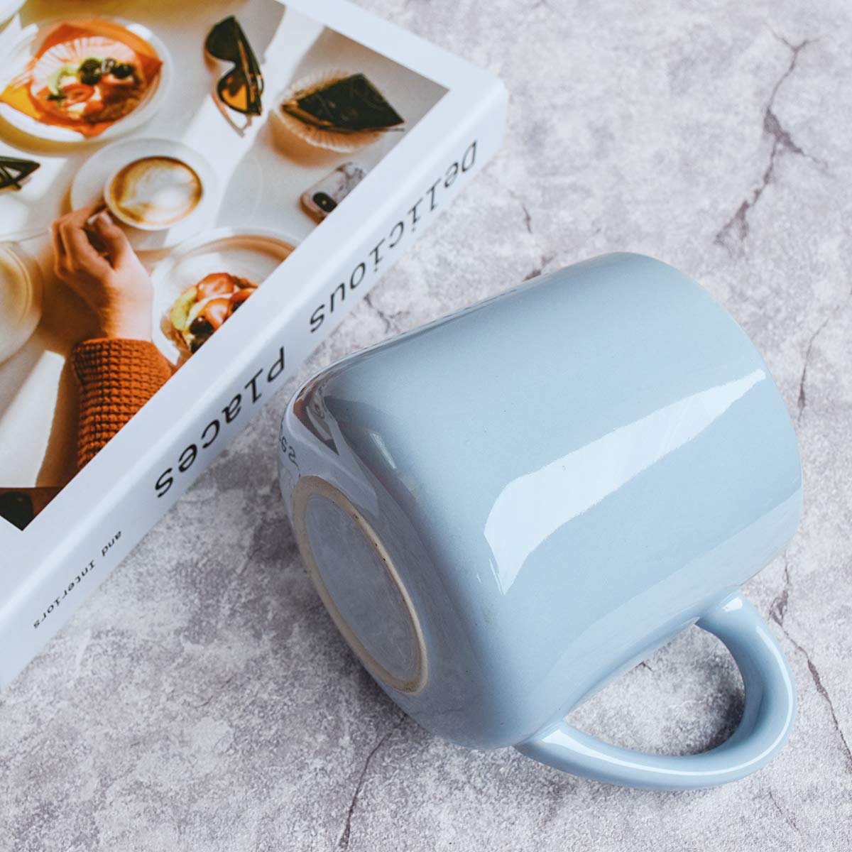 Bosmarlin blue mug in hand highlighting a steady grip