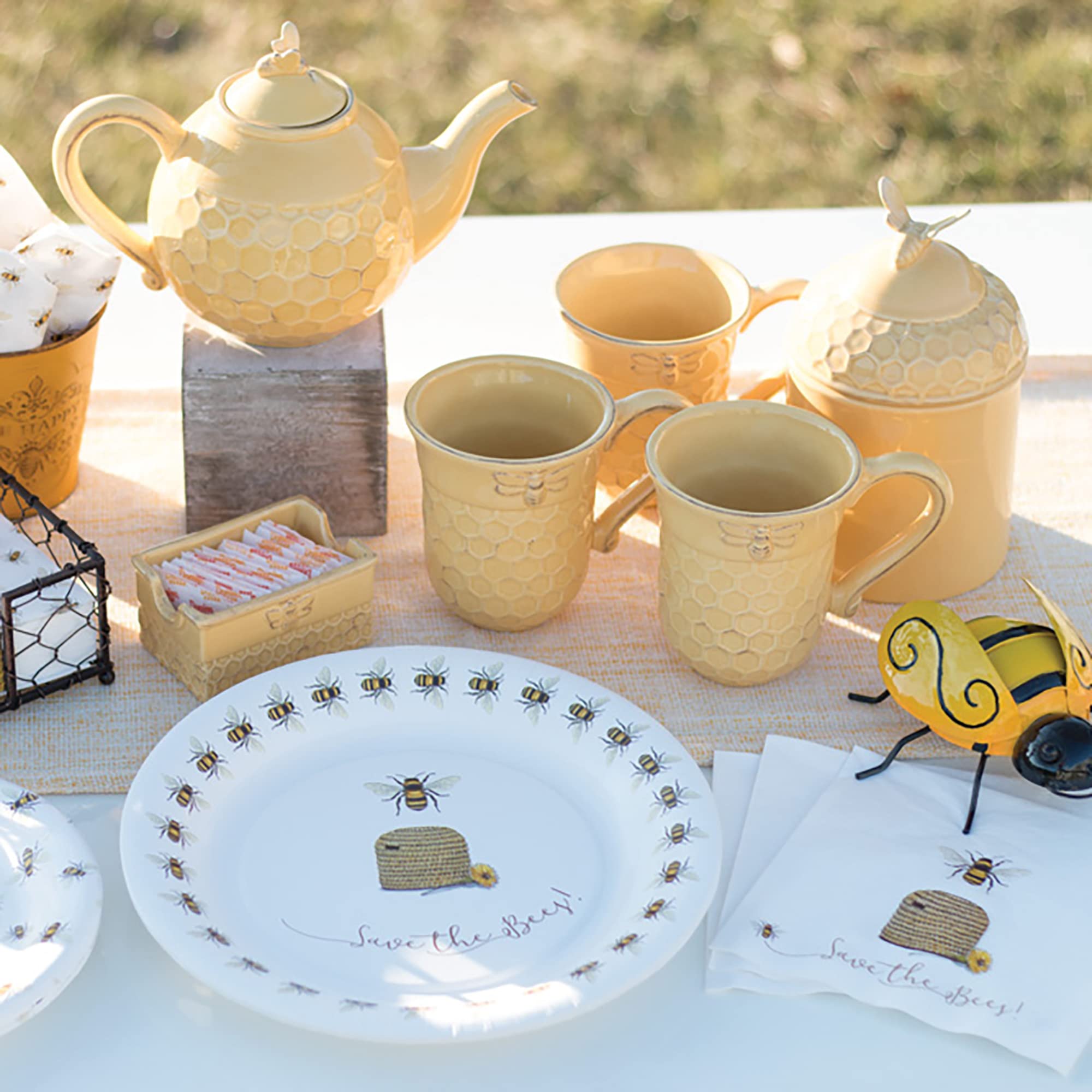 Boston International gift-ready honeycomb mug ideal as a thoughtful present