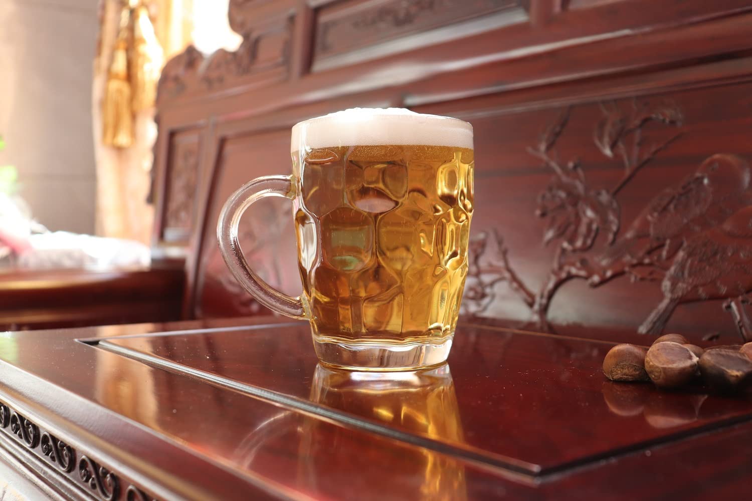 BothEarn gift-boxed beer mugs ideal for celebrations.