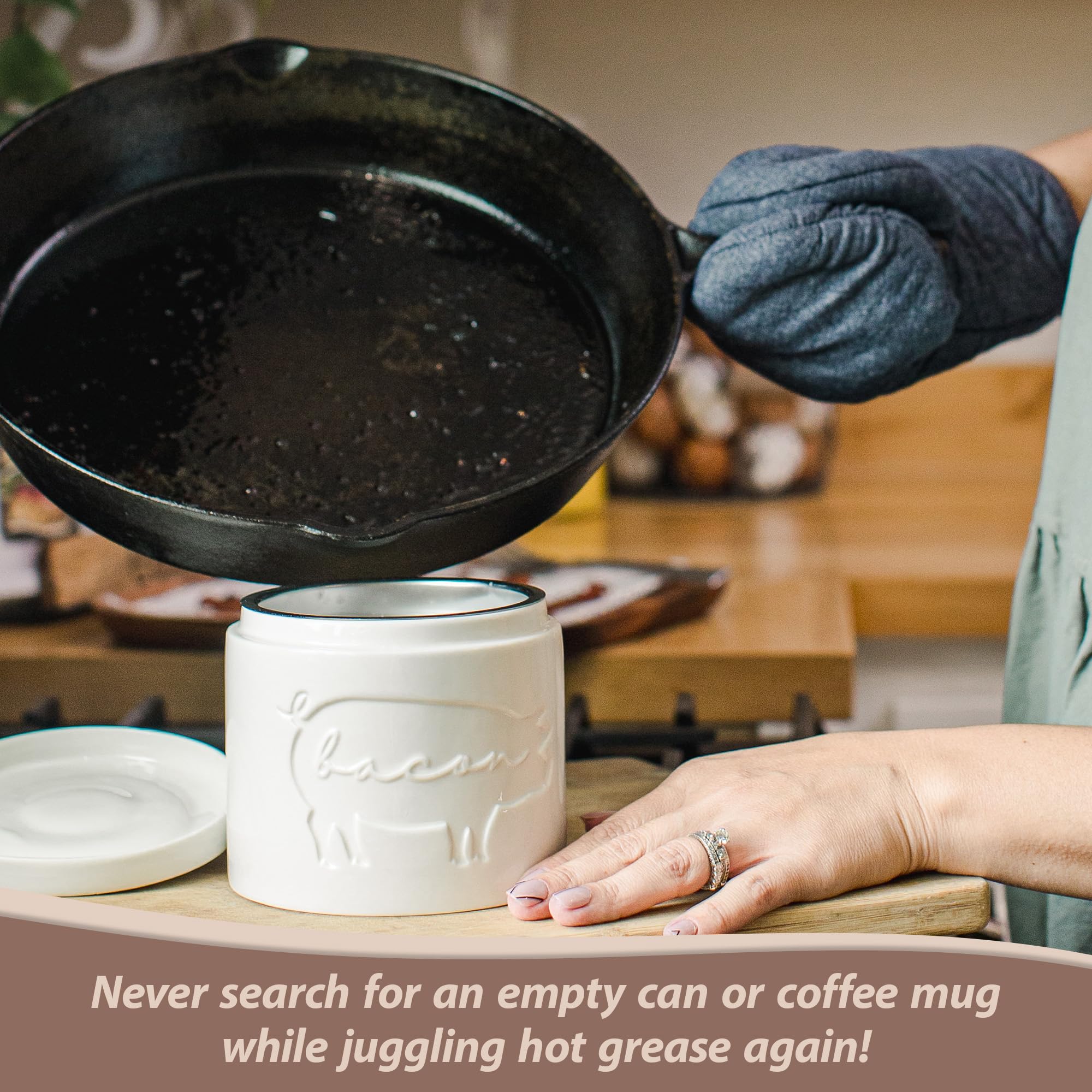 Briink Collective 3.5 cup capacity keeps drippings ready for reuse.