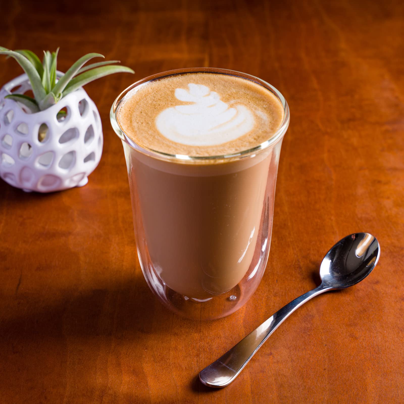 Brod and Taylor latte glass highlighting latte art and temperature stability for creamy drinks