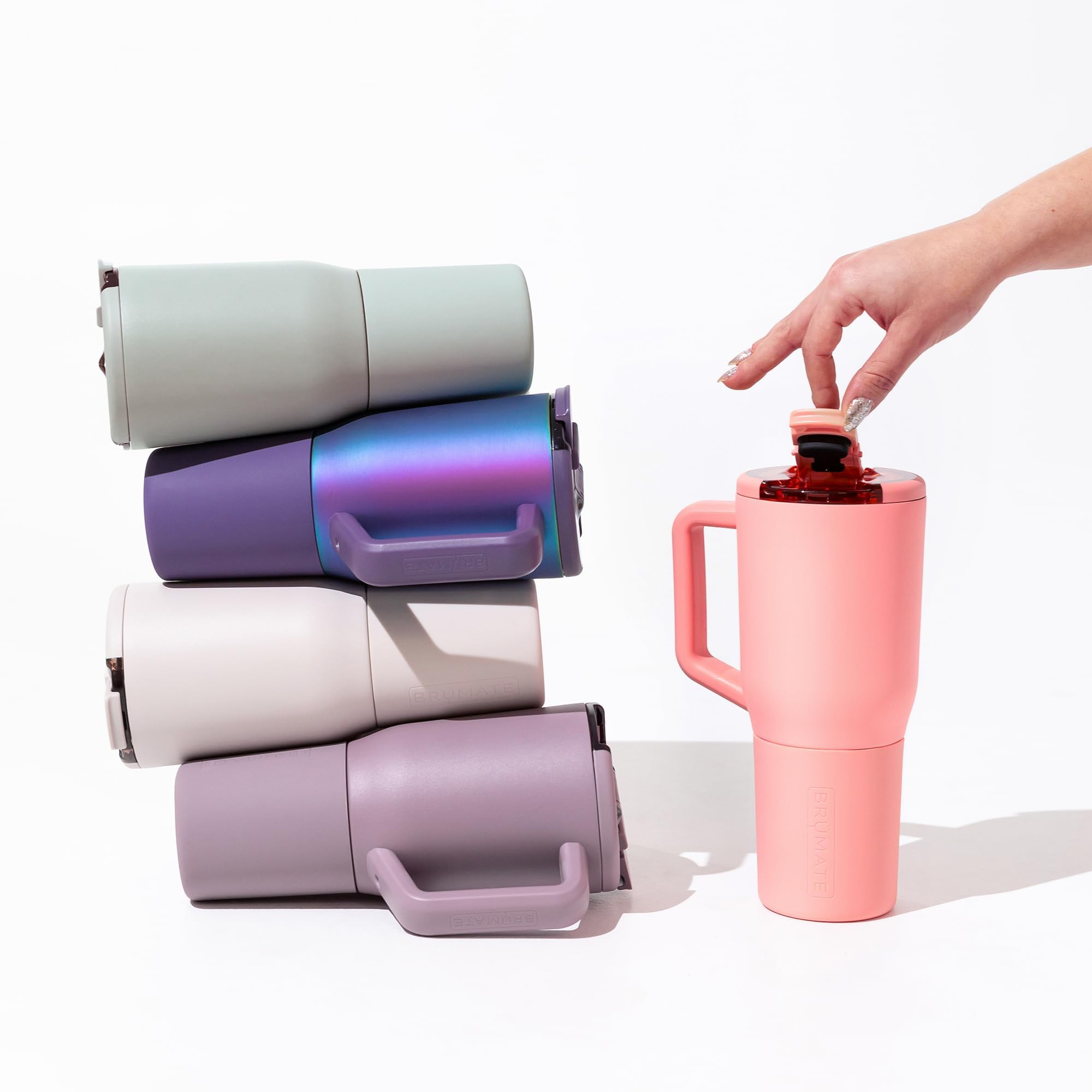 BrüMate Müv 35oz Nightfall Blue MagFlip closure enables easy lid access.