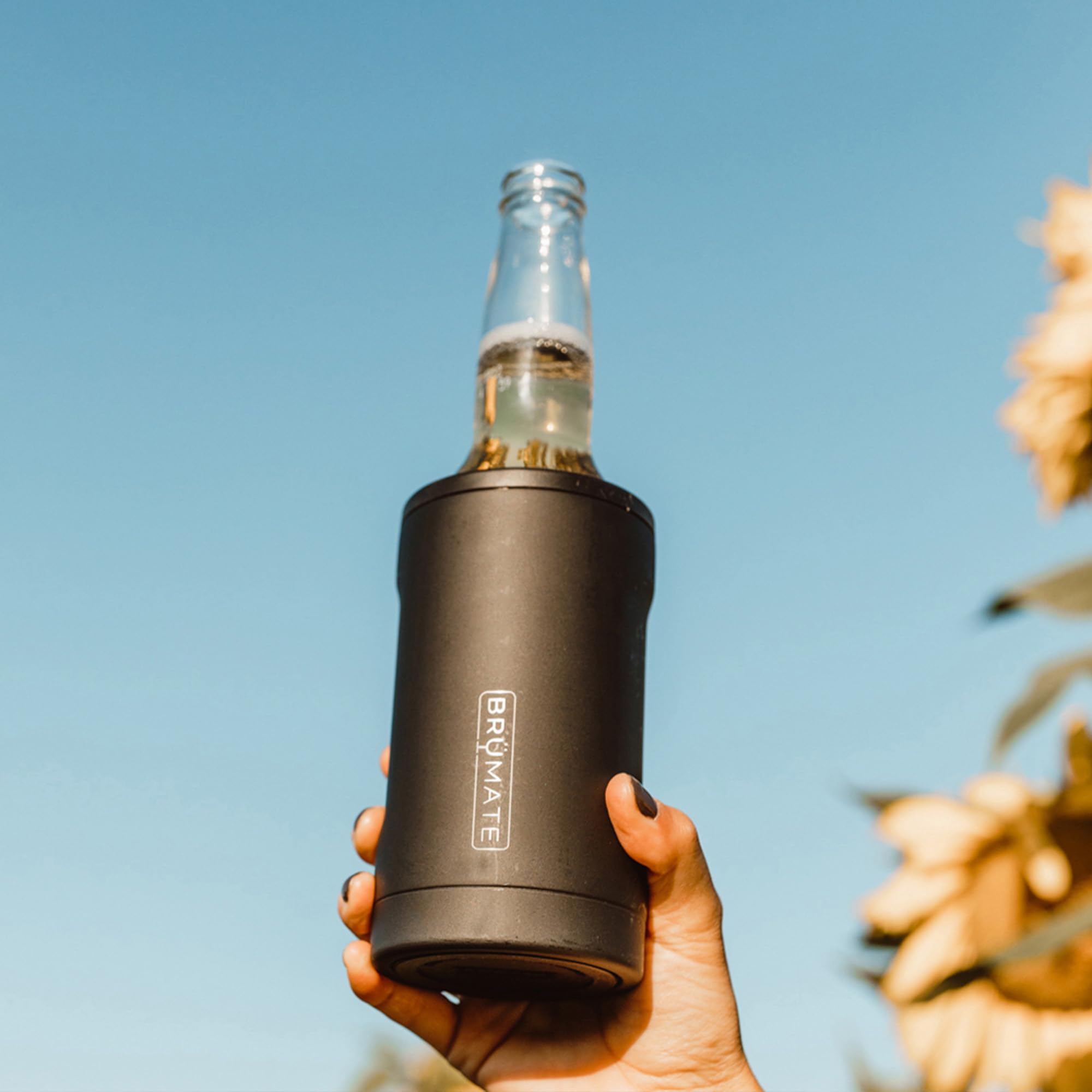 BrüMate BOTT’L fits most cup holders for convenient on-the-go sipping.
