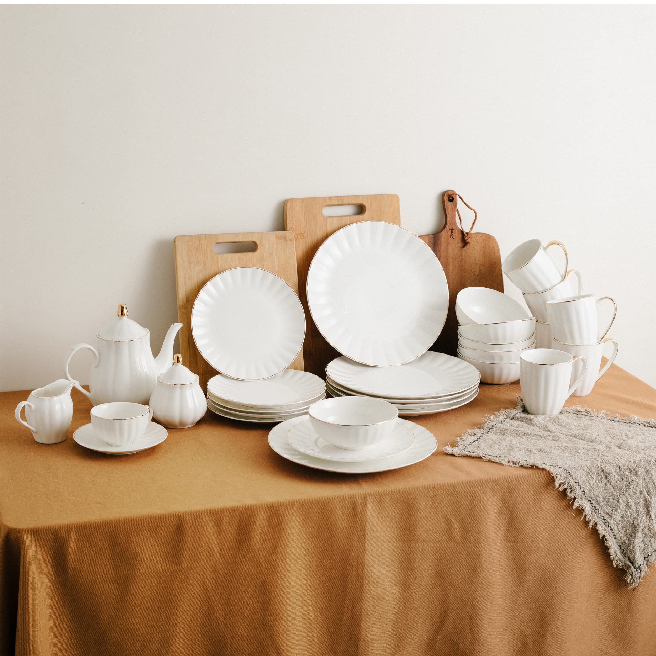 BTaT bulk dinner plates for family dinners and gatherings