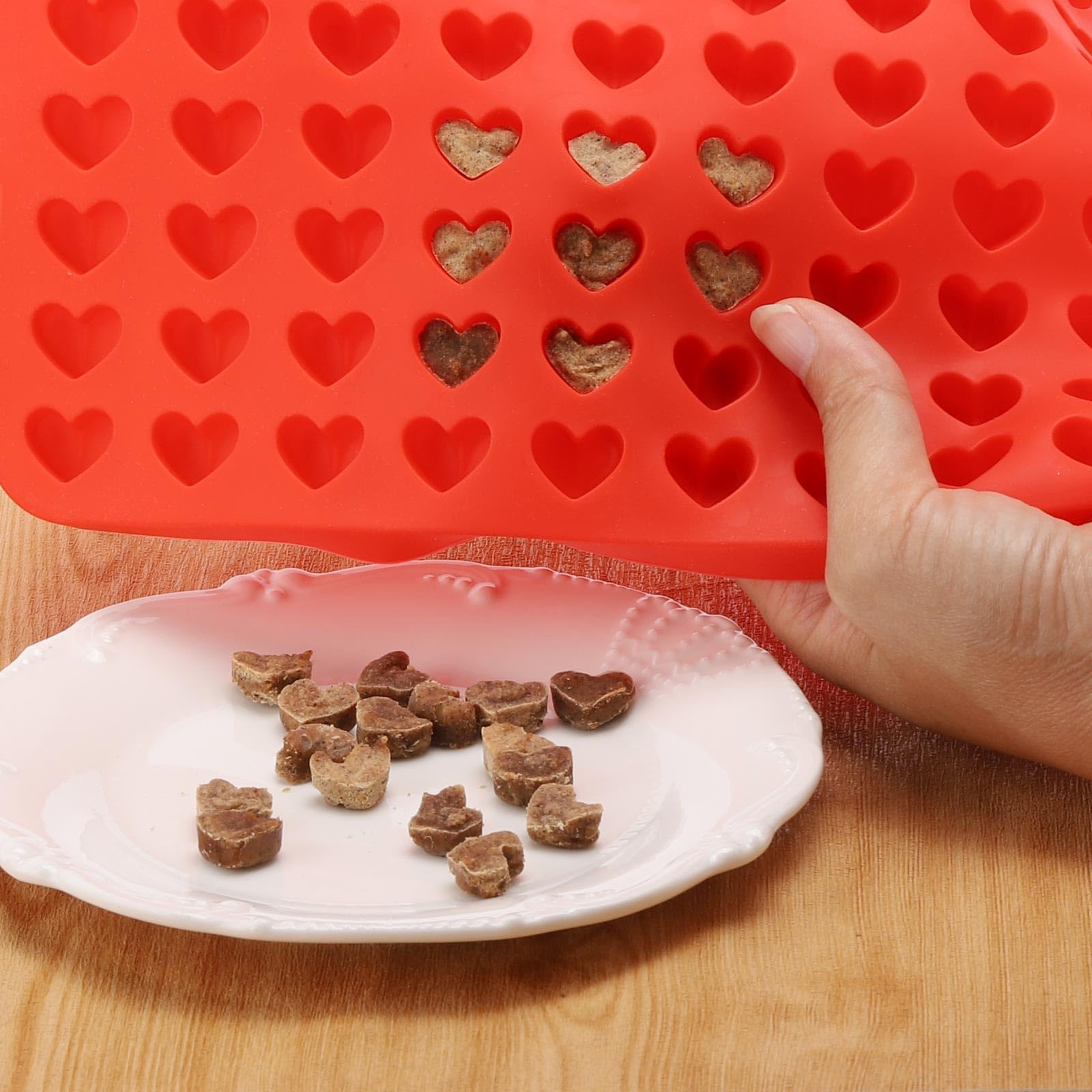 BTYMS silicone heart mold enables easy demolding with oil.