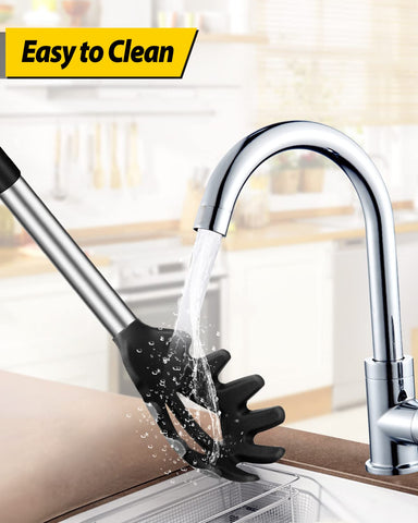 BundlePRO anti-scald silicone handle stays cool during high-heat cooking.