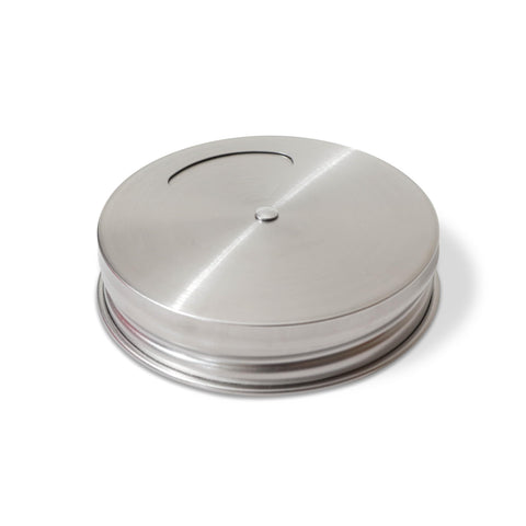 Dishwasher-safe stainless steel lid for easy cleaning.