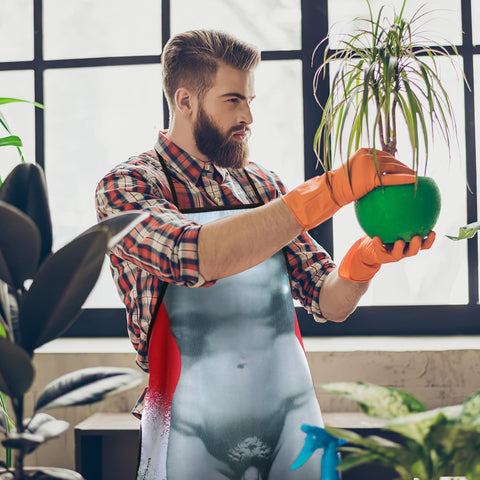 Cabilock David statue apron offers mess protection during cooking and BBQ.