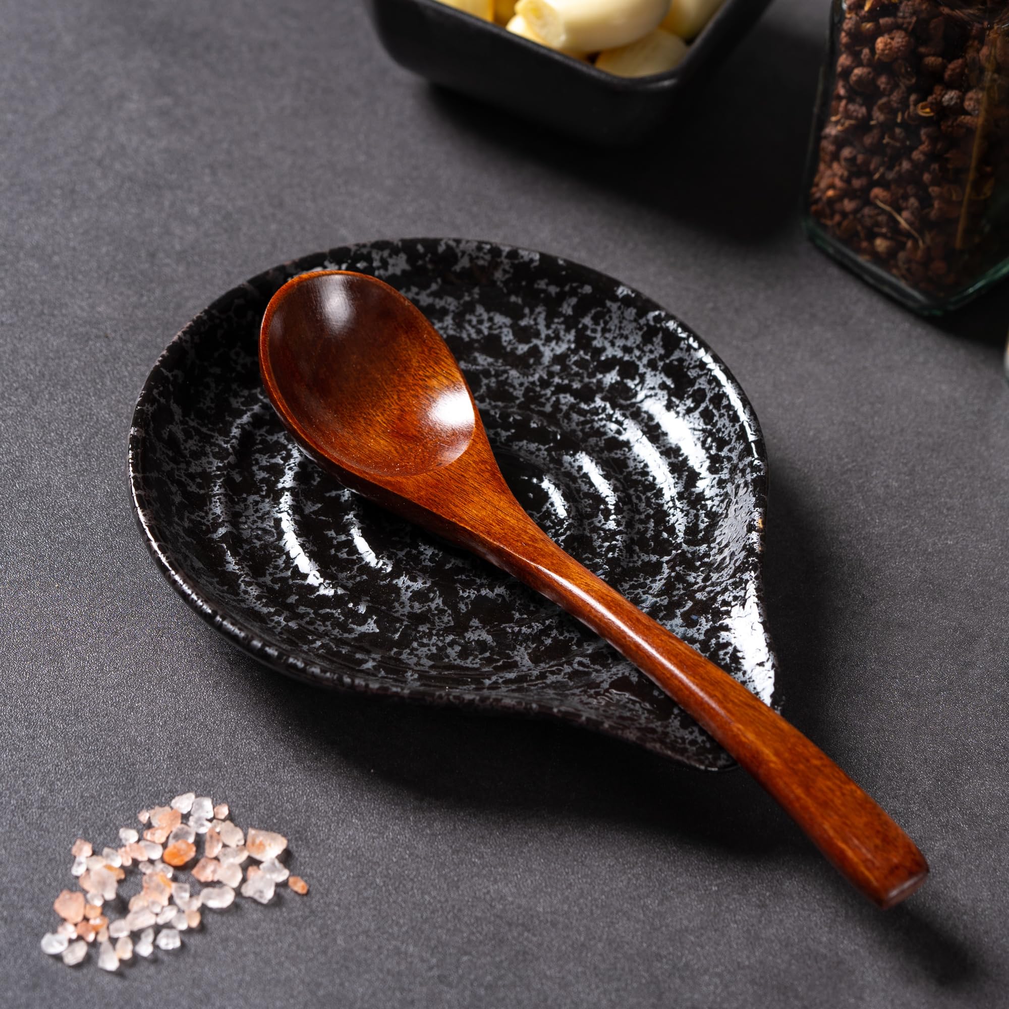 Caigmo spoon rest black top-down view heat-resistant for stovetop use.
