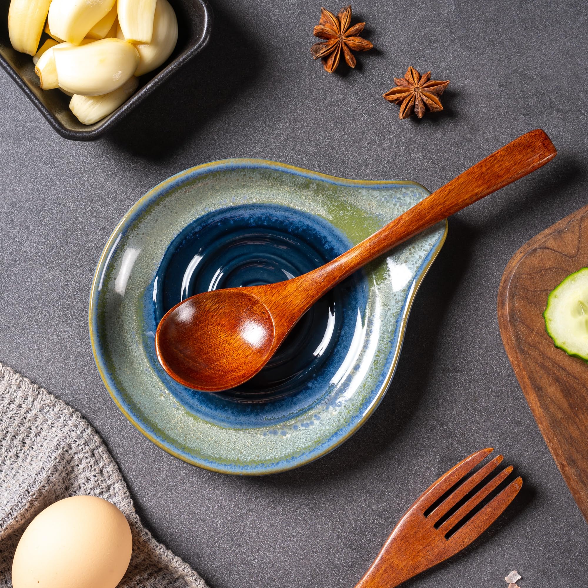 Easy-clean surface on Caigmo spoon rest with quick rinse
